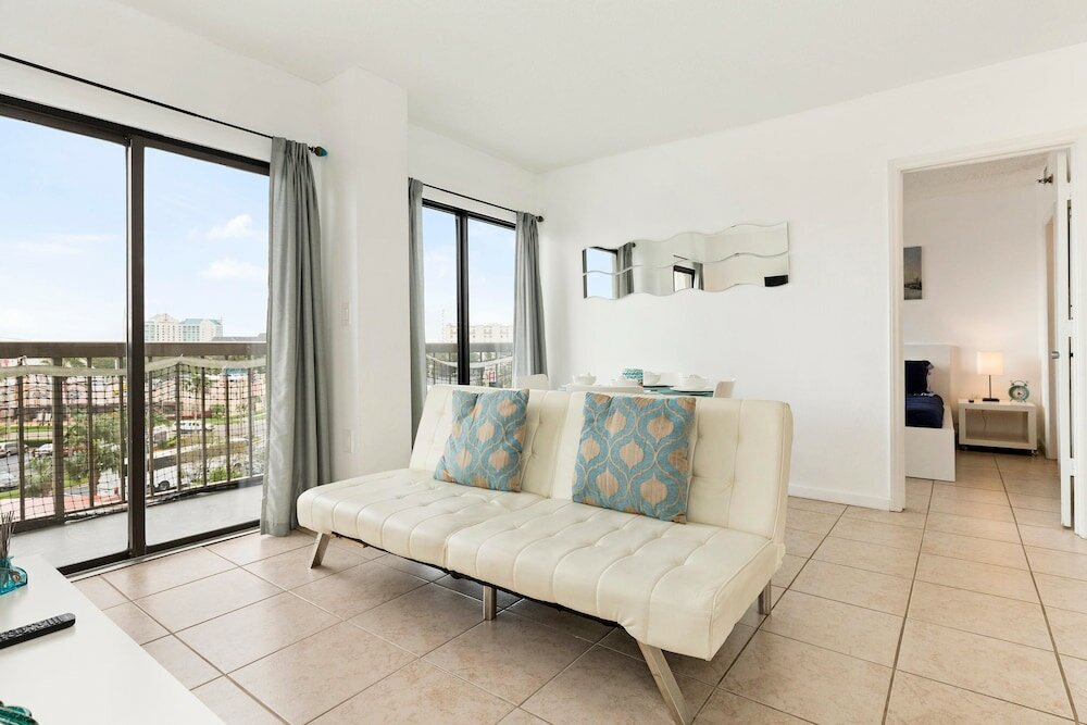 Фото Enclave Hotel & Suites Orlando, a staySky Hotel & Resort