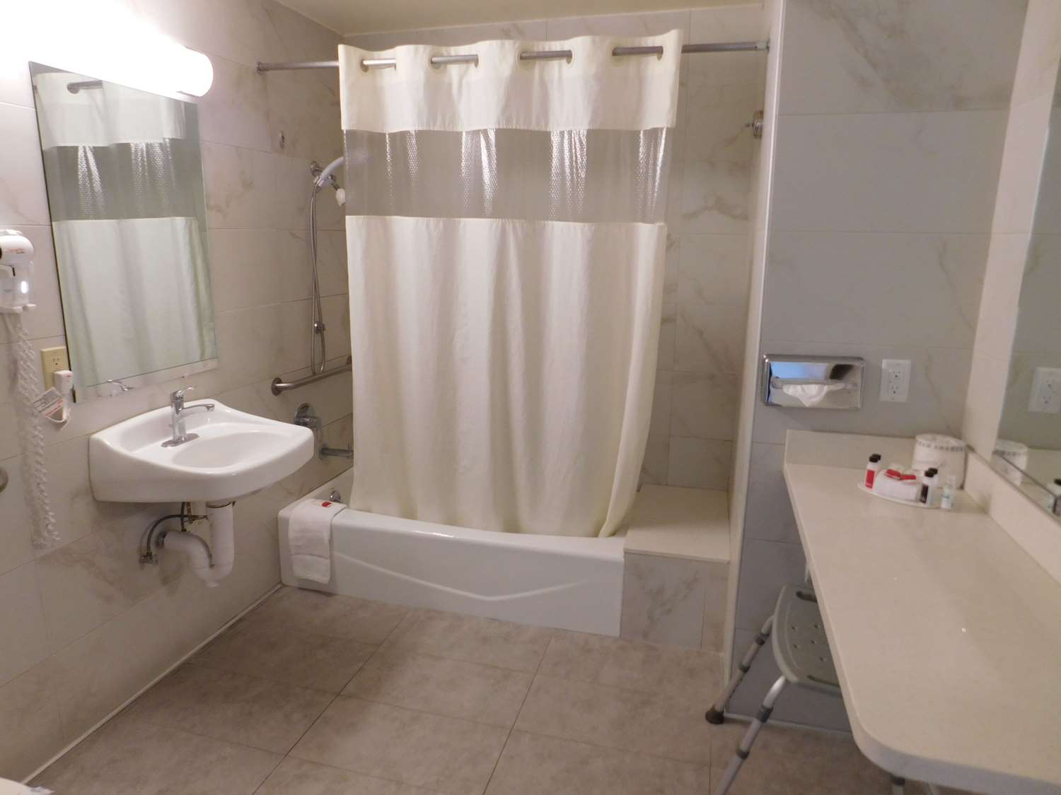 Фото Days Inn by Wyndham Novato/San Francisco