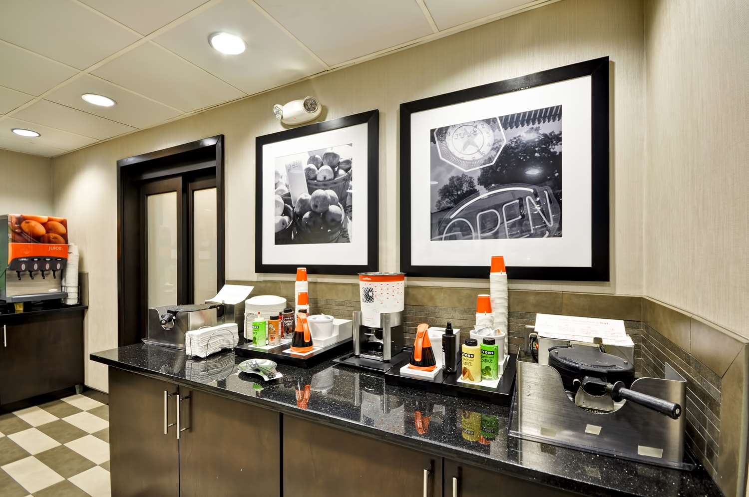 Фото Hampton Inn Overland Park, Ks