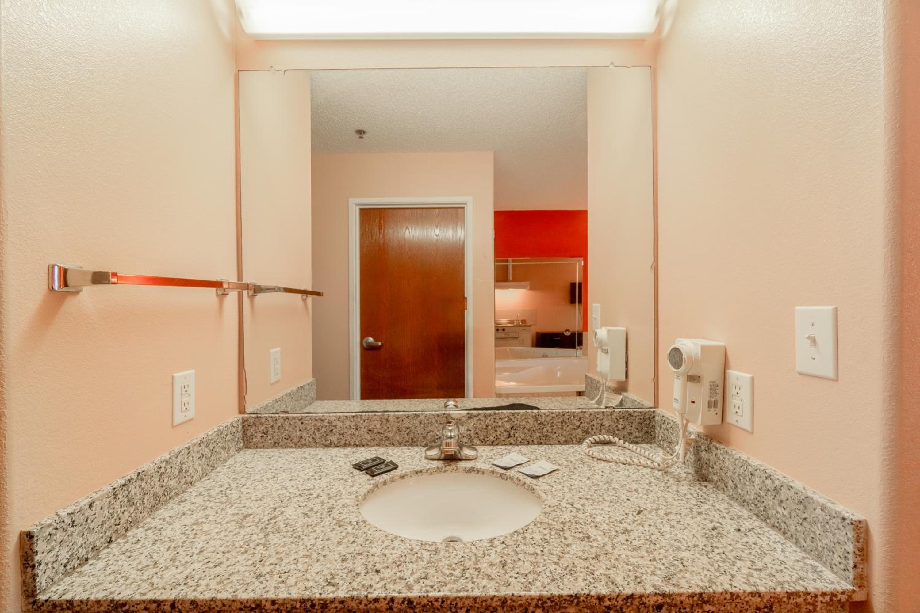 Фото Fairway Inn La Porte