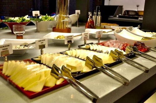 Внешний вид отеля Emen’s Hotel в Конаке, фото 5