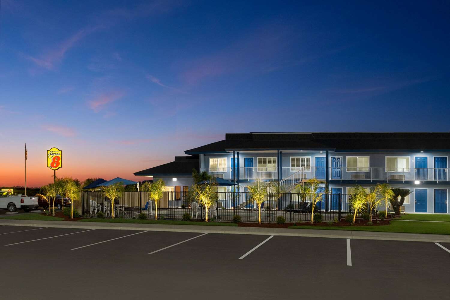 Фото Super 8 by Wyndham Lindsay Olive Tree