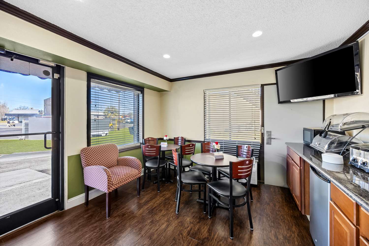 Фото Americas Best Value Inn Ft. Jackson