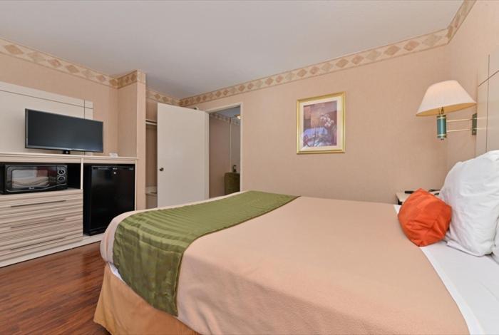 Фото Americas Best Value Inn San Clemente Beach