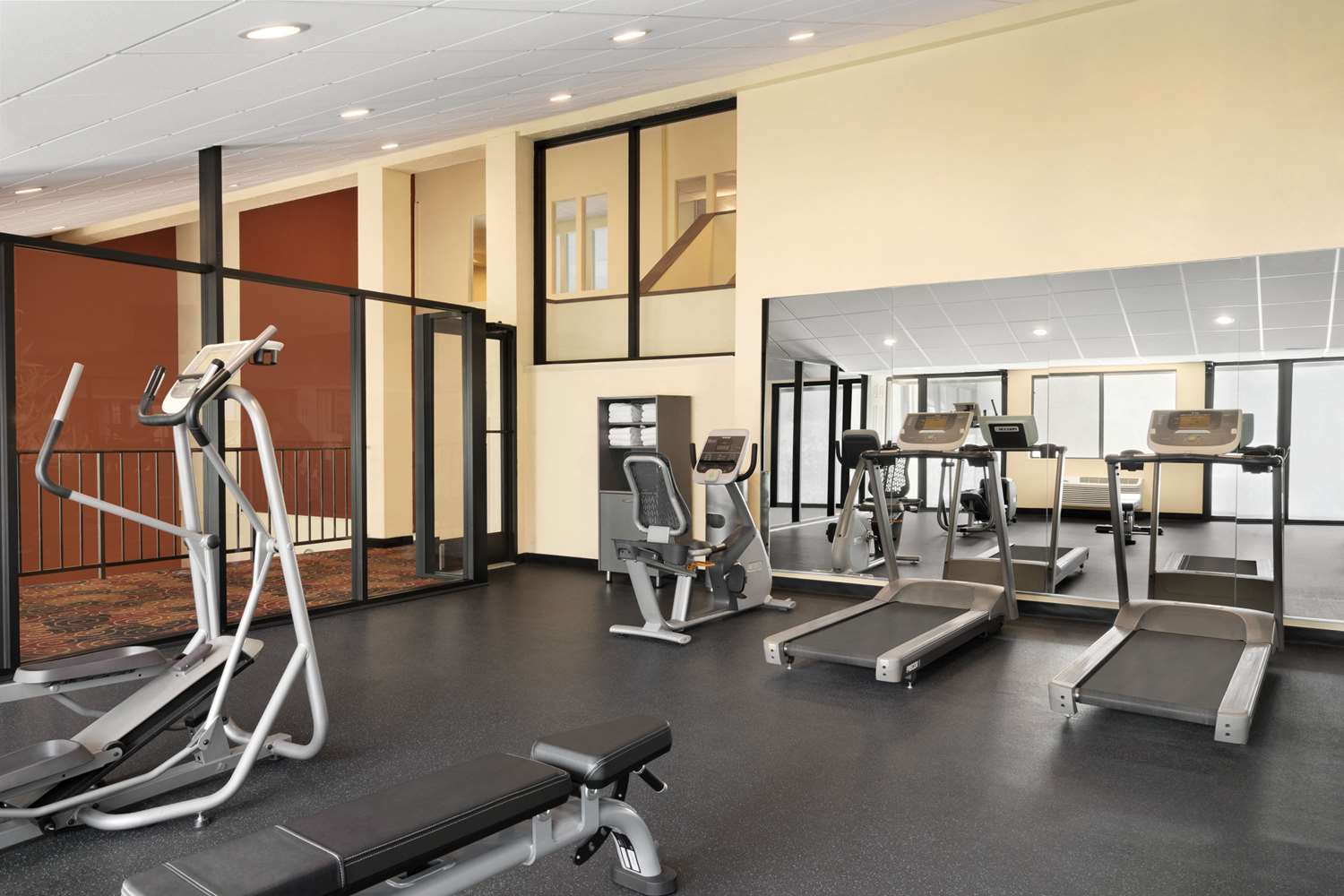 Фото Days Hotel by Wyndham Flagstaff