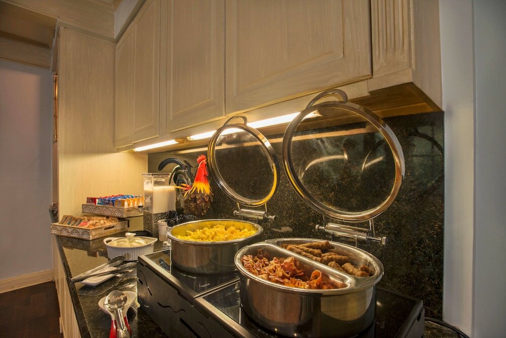 Фото Bienville House