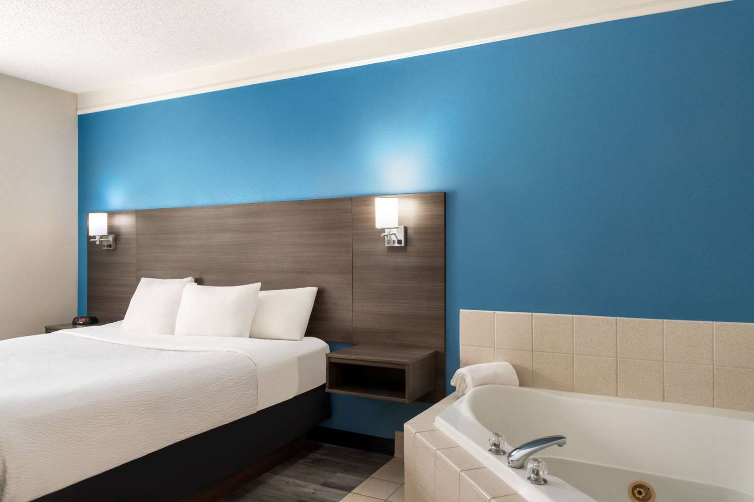 Фото La Quinta Inn & Suites by Wyndham Madison American Center