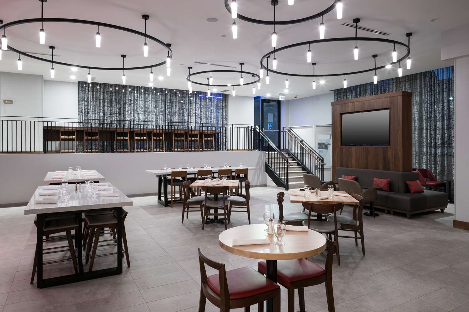 Фото Hilton Garden Inn Madison Downtown