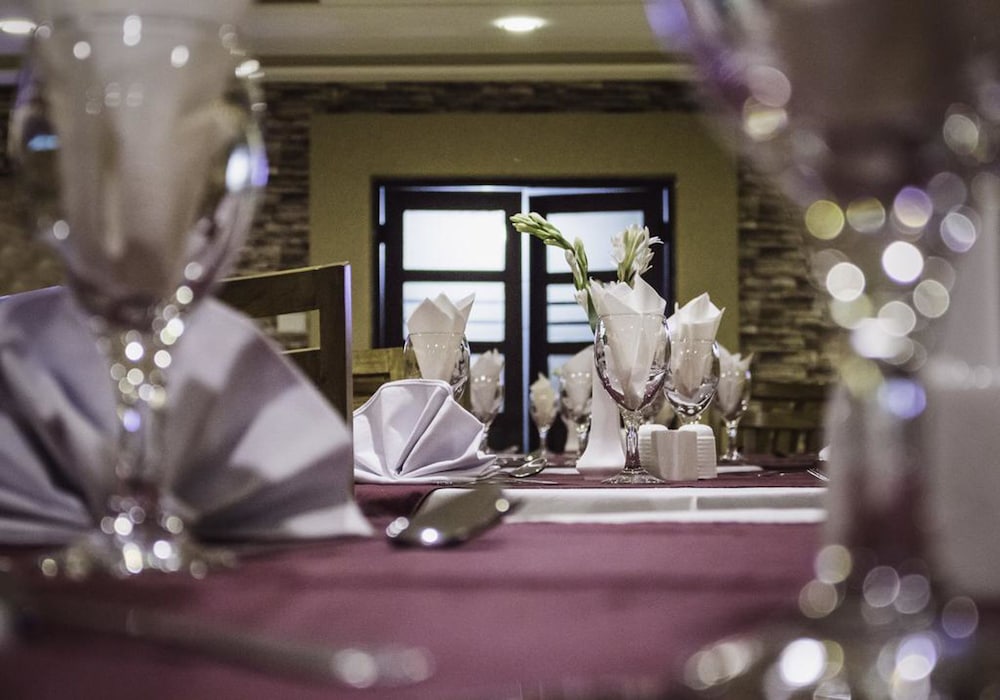 Фото Panoramic Hotel - Mall Road Lahore