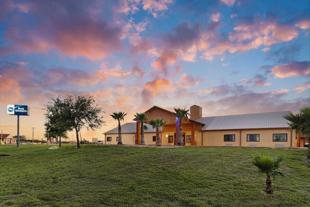 Фото Best Western Hebbronville Inn