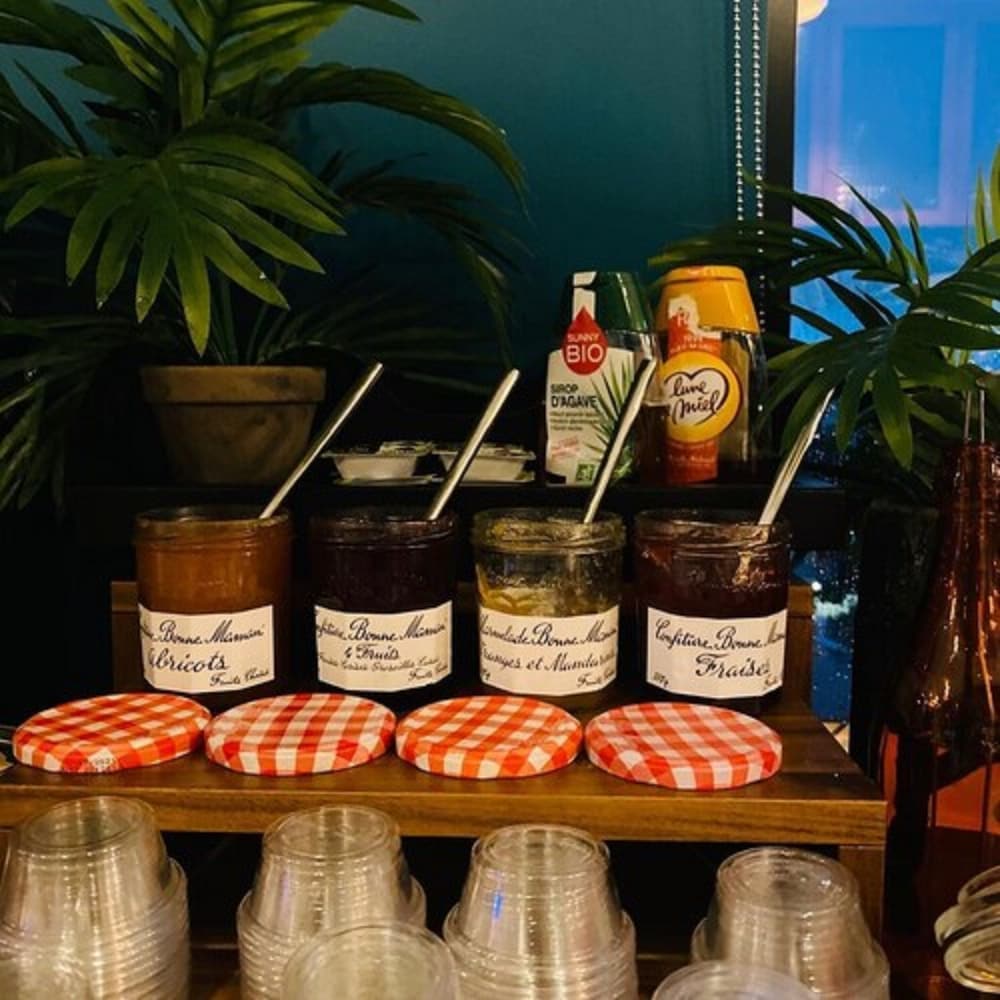 Фото The Originals Boutique, Hôtel Maison Montmartre Paris Les Puces