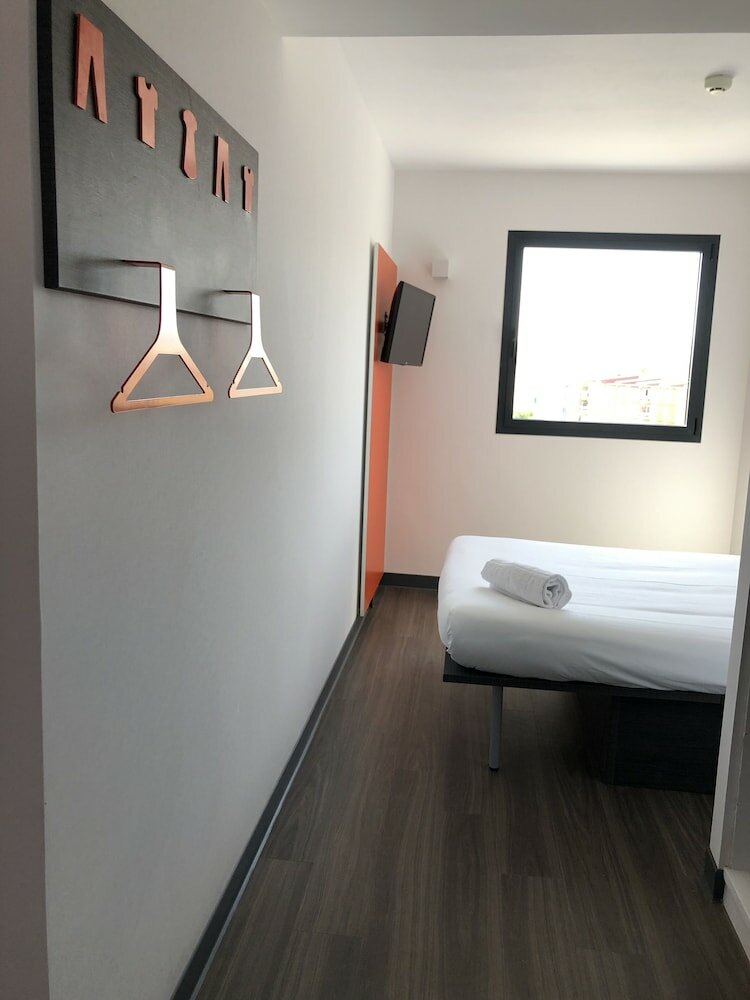 Фото EasyHotel Málaga City Centre