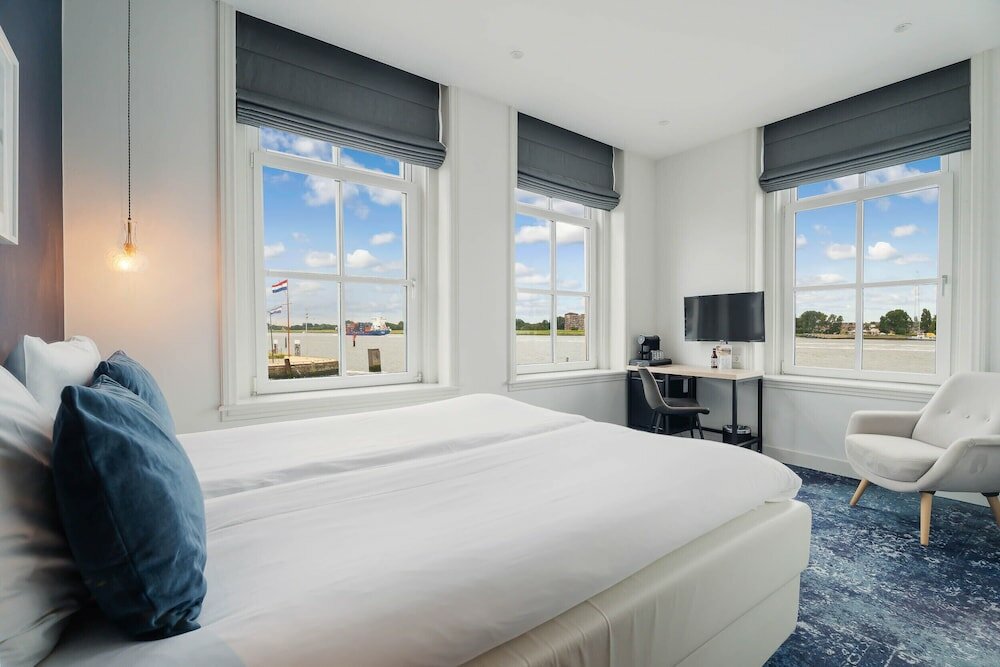 Фото Hotel Maassluis