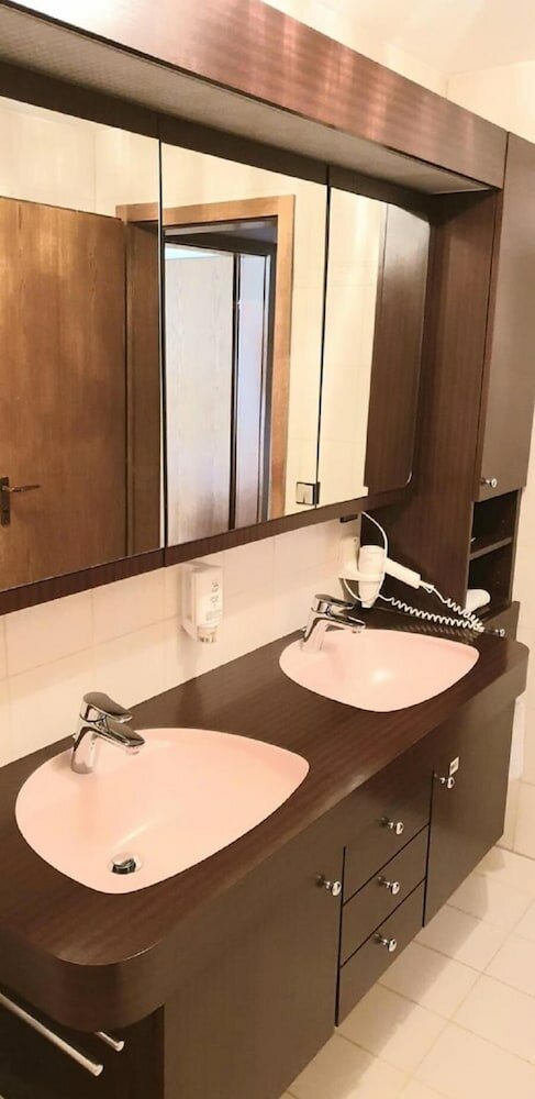 Фото Lilton Hotel Zuffenhausen