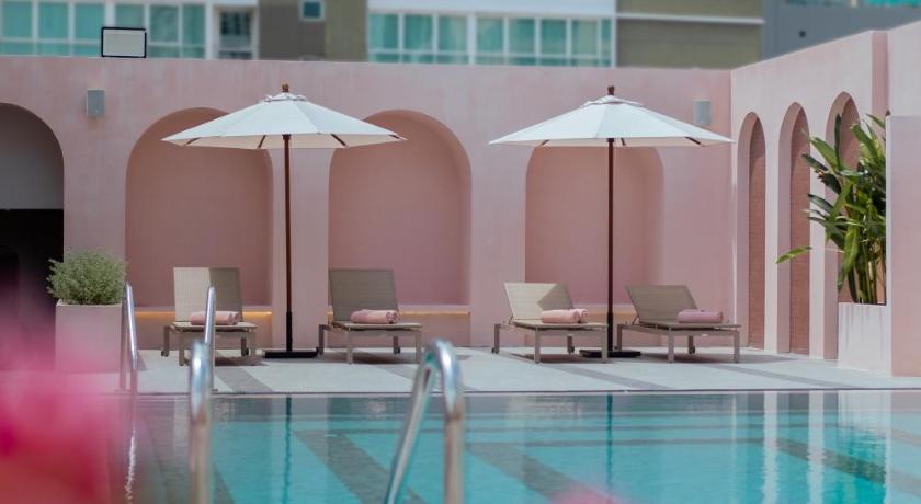 Фото Away Bangkok Sukhumvit