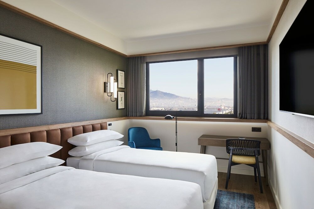 Фото Four Points by Sheraton Barcelona Airport
