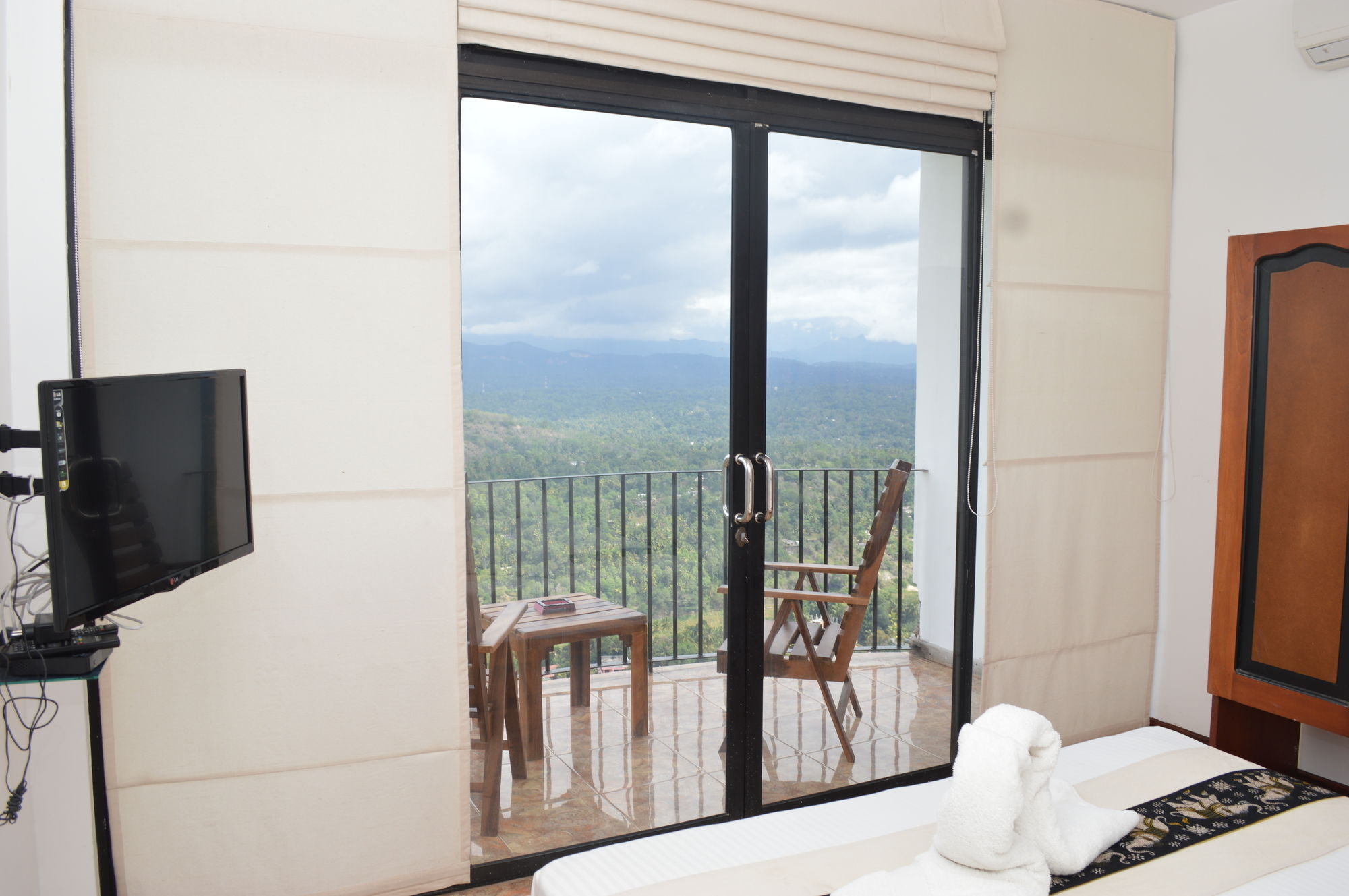 Фото Ceyloni Panorama Resort