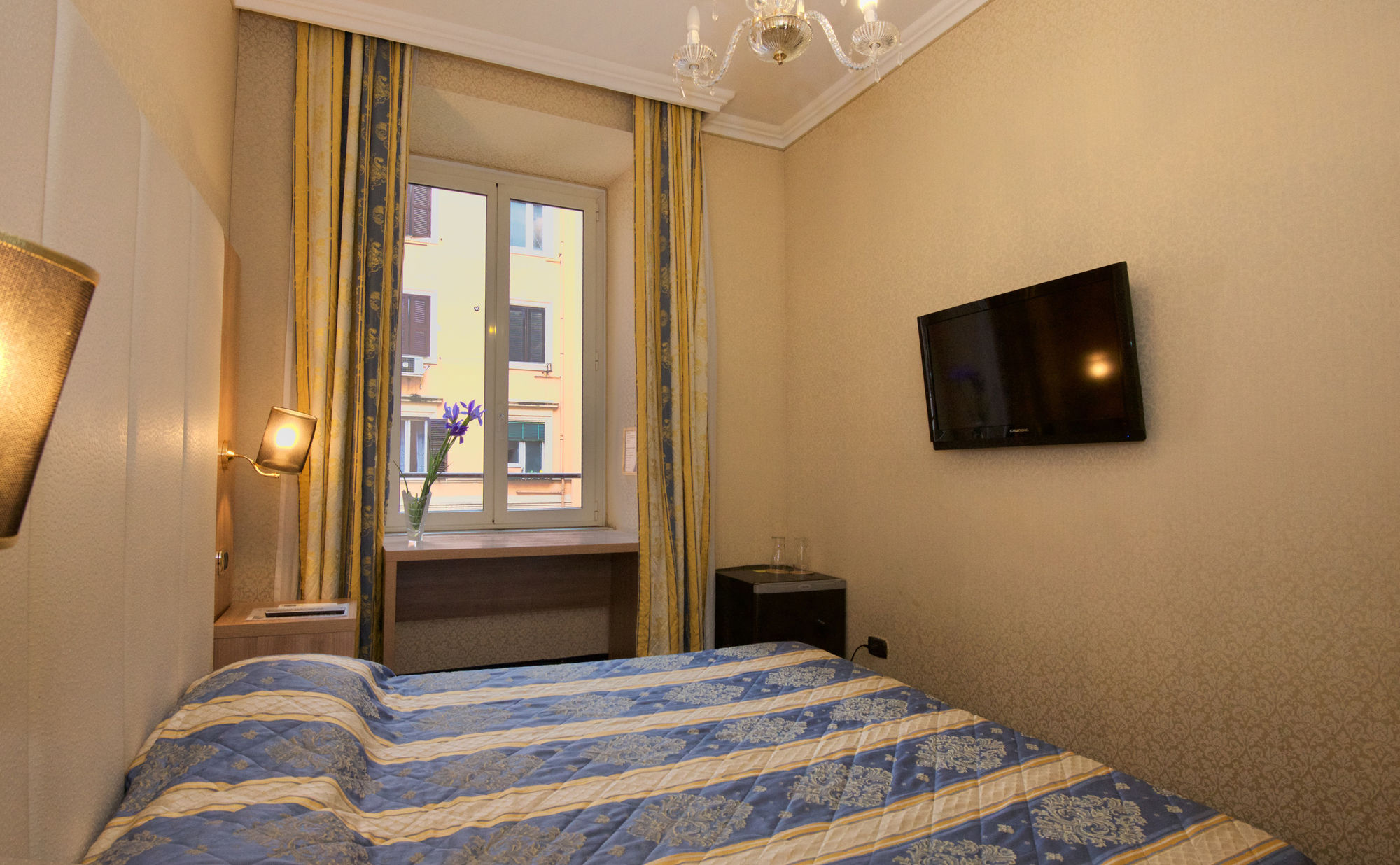 Фото White Vatican