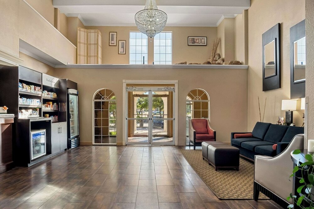 Фото Comfort Suites Las Colinas Center