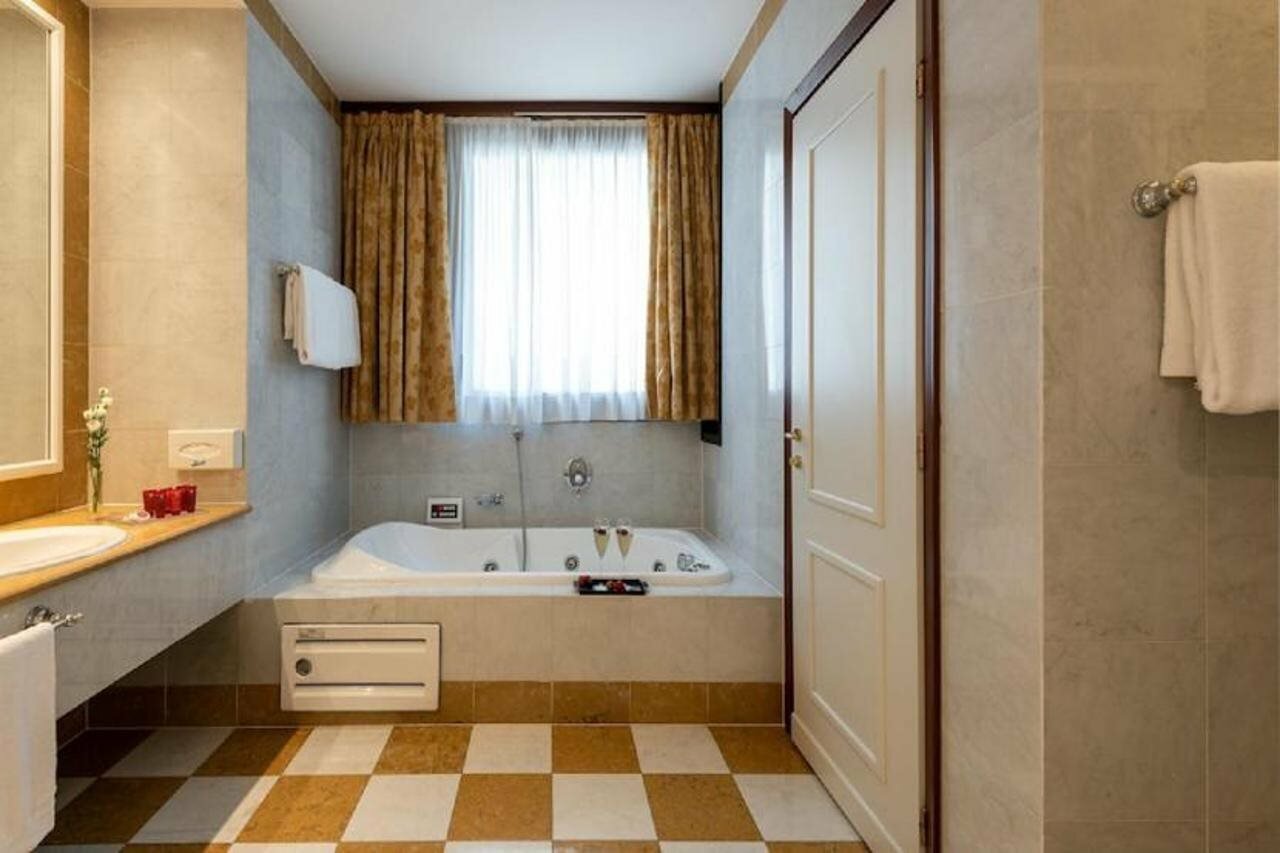 Фото Leonardo Hotel Milan City Center