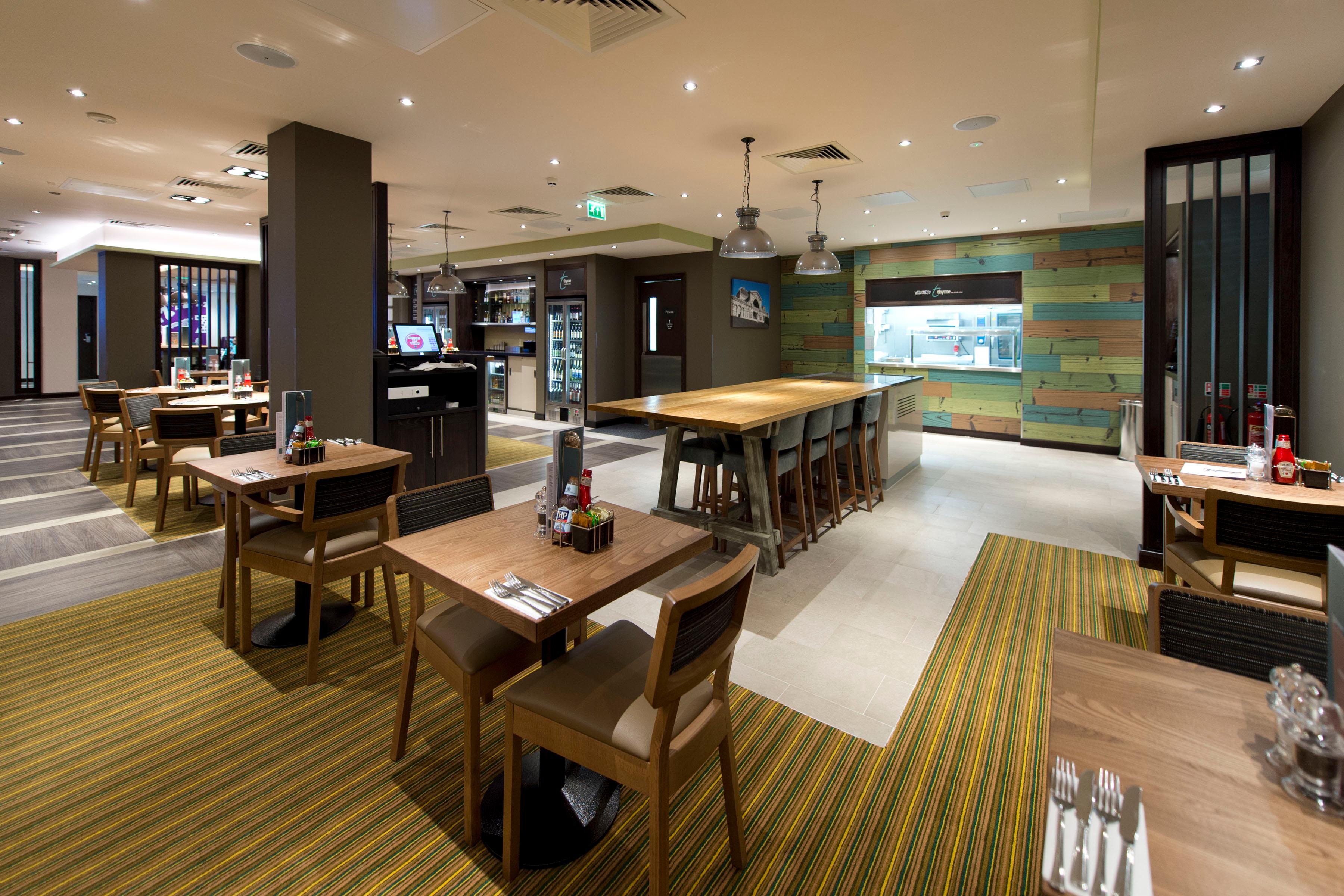 Фото Premier Inn London Southgate