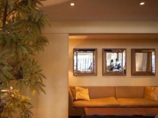 Фото Antoinette Hotel Wimbledon