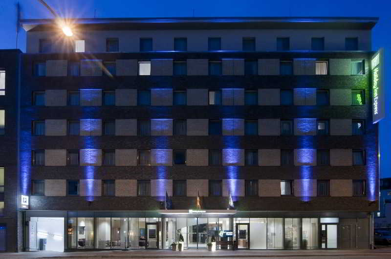 Фото Premier Inn Hamburg City Millerntor