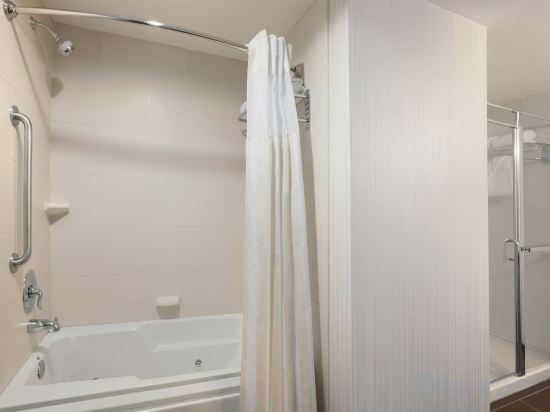 Фото Hilton Garden Inn Edmonton International Airport