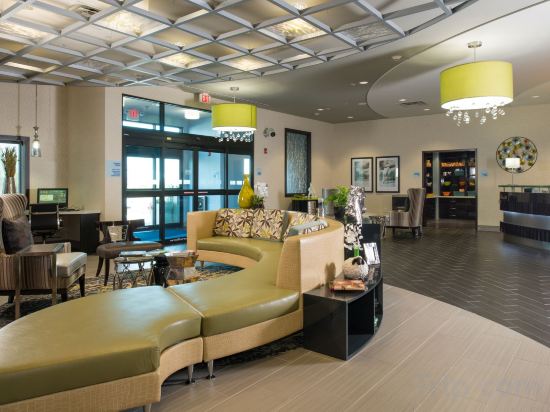 Фото Holiday Inn Express and Suites Kansas City Airport, an Ihg Hotel