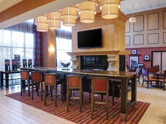 Фото Hampton Inn & Suites by Hilton Langley-Surrey