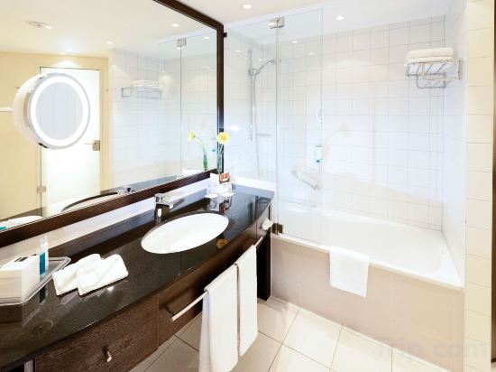 Фото Hotel Dorint An der Messe Koln