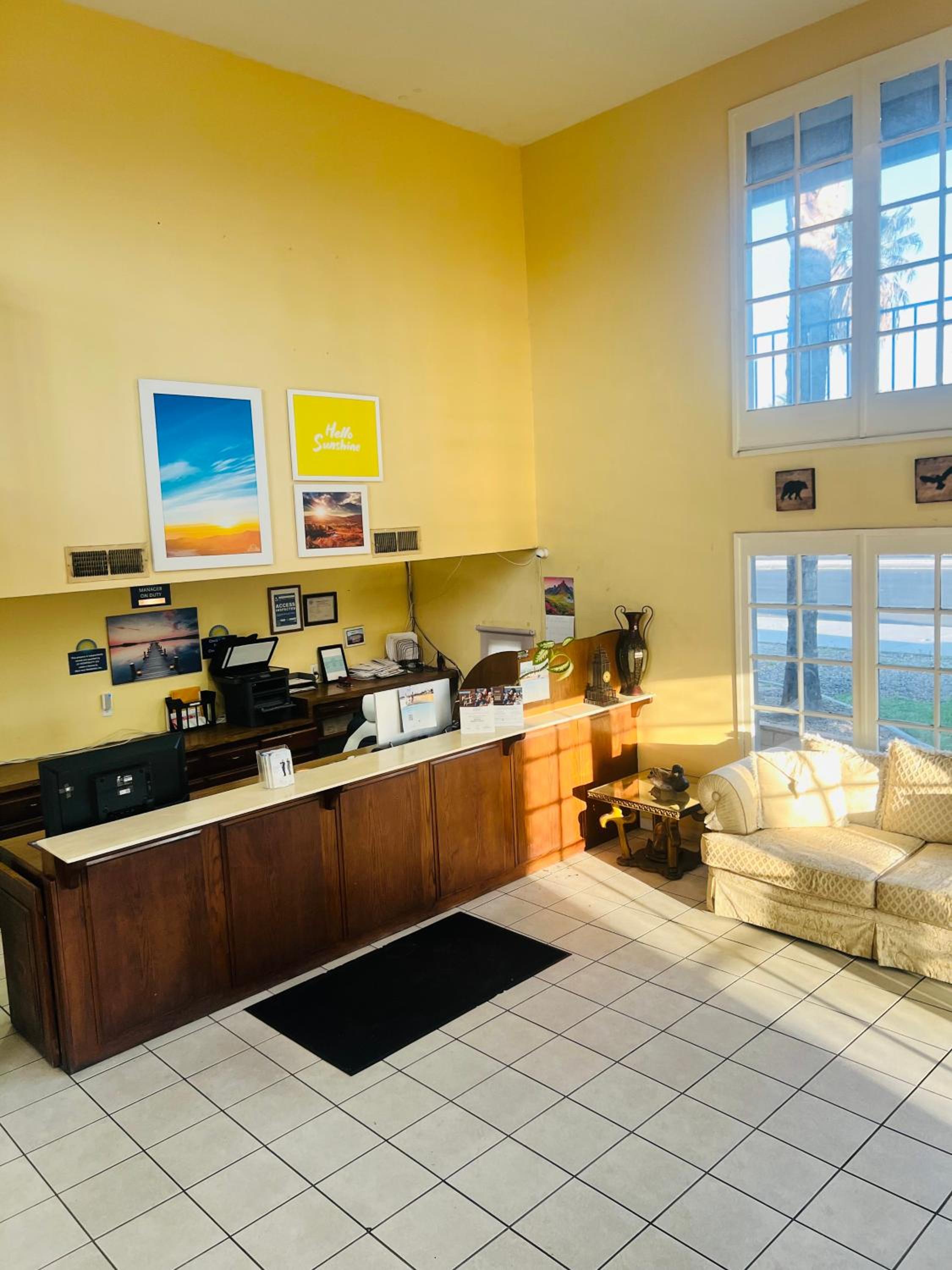 Фото Days Inn by Wyndham Hemet