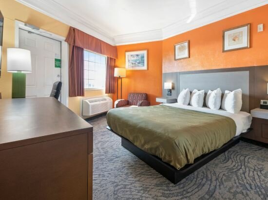 Фото Quality Inn & Suites Beachfront