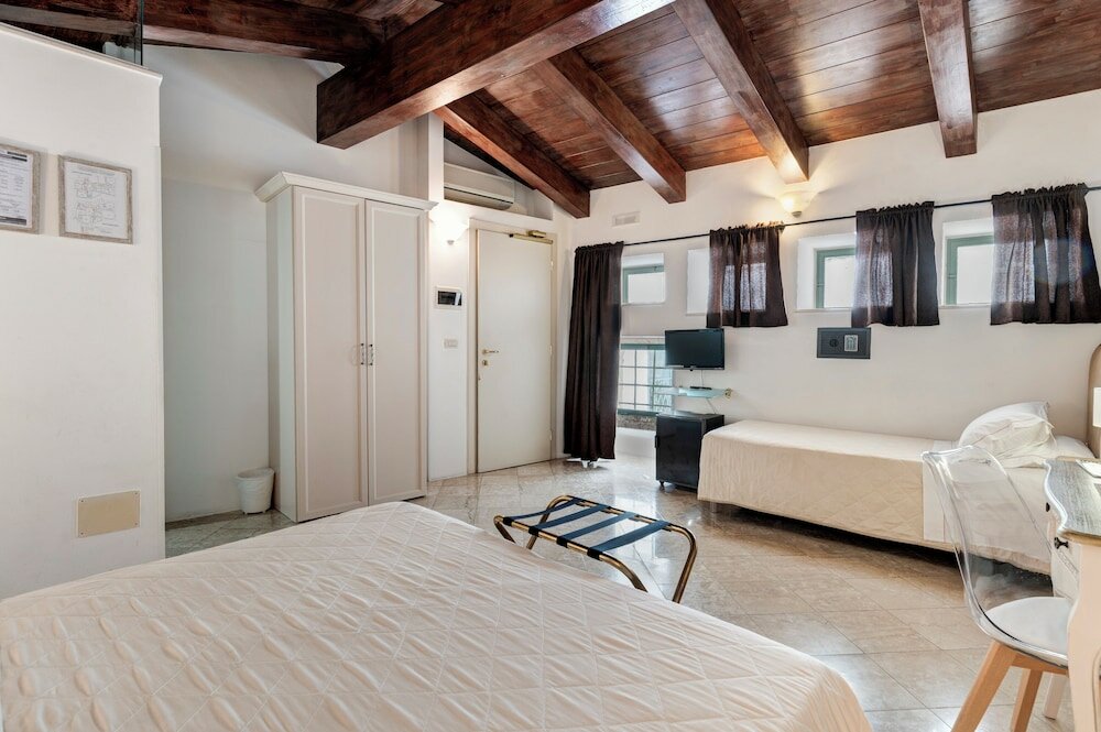 Фото Hotel Rione Antico La Terra