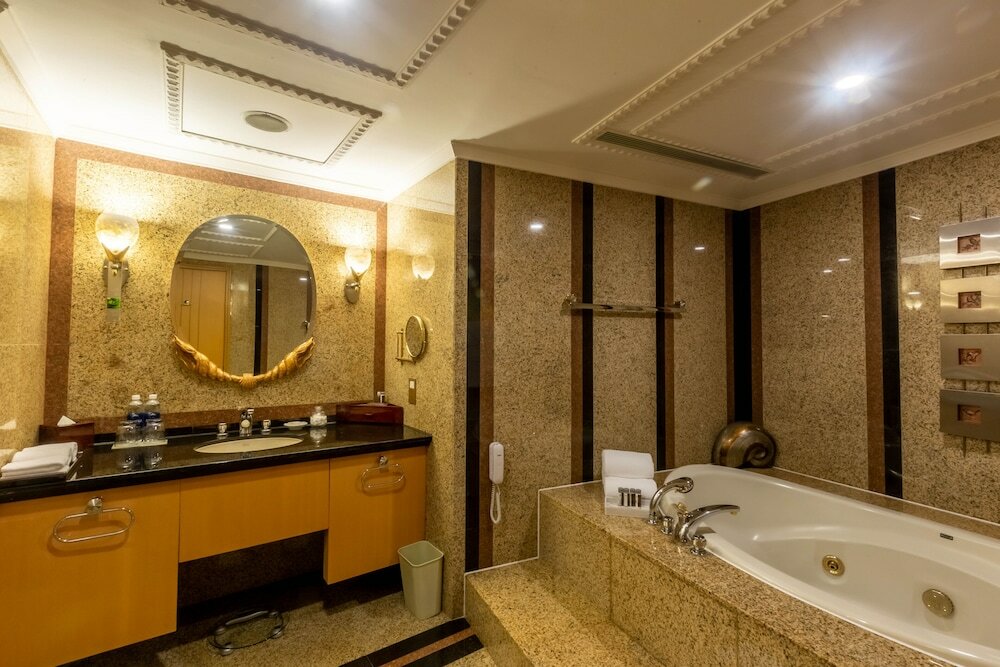 Фото Renaissance Riverside Hotel Saigon