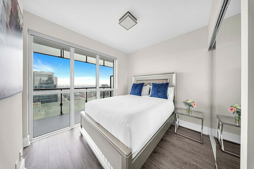 Фото Grand Royal Condos - Cn Tower