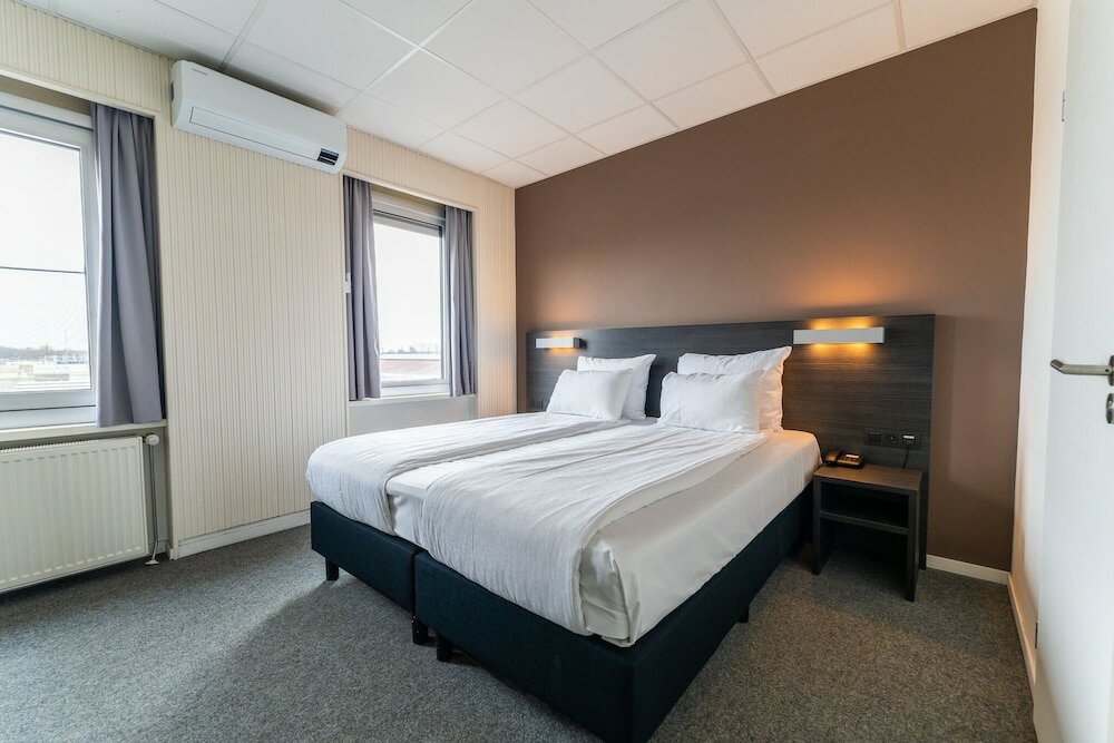 Фото Antwerp Harbour Hotel