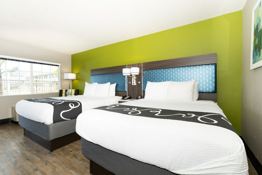 Фото SureStay Plus Hotel by Best Western Point Richmond