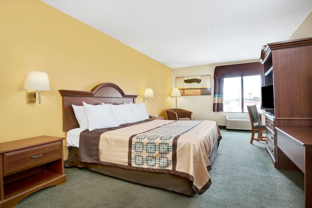 Фото Days Inn by Wyndham Burlington East