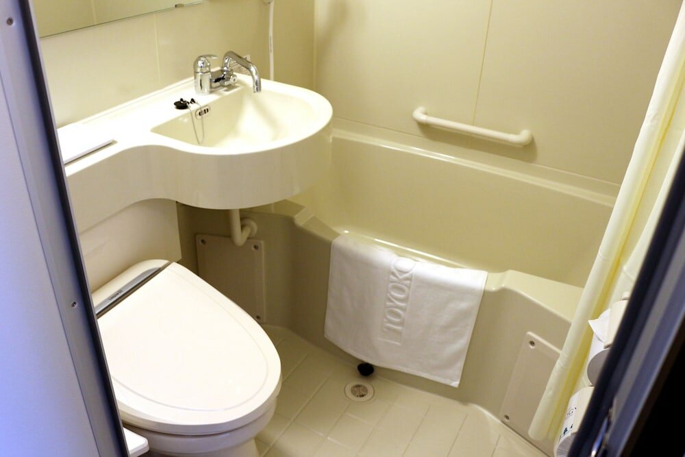 Фото Toyoko Inn Osaka Kadomashi Ekimae