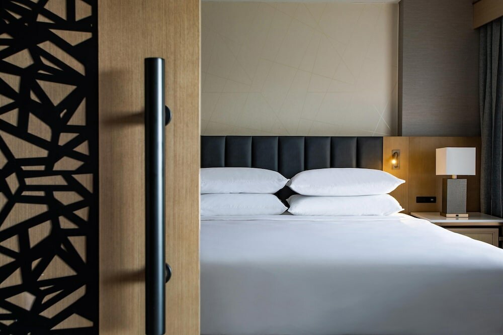 Фото Sheraton Suites Columbus