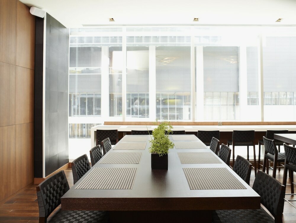 Фото Le Germain Hotel Maple Leaf Square