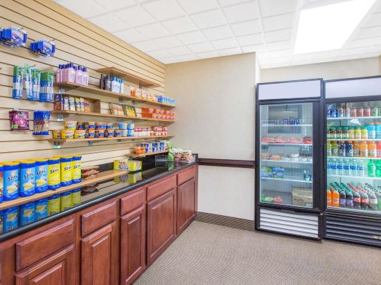 Фото Wingate by Wyndham Southport