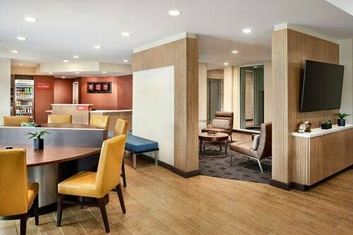 Гостиница TownePlace Suites Milwaukee Grafton в Графтоне