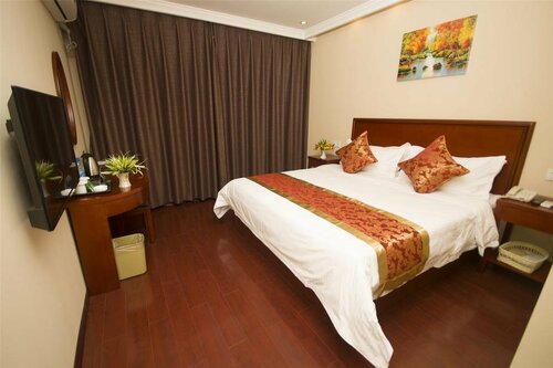 Гостиница GreenTree Inn ShaanXi HanZhong Railway Station BeiYiHuan Road Express Hotel в Ханьчжуне