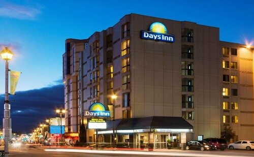 Гостиница Days Inn by Wyndham Niagara Falls Near The Falls в Ниагара-Фолс