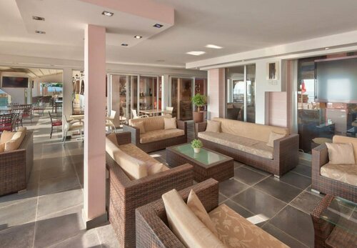 Гостиница Liv Mackenzie Beach Suites в Ларнаке