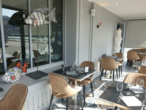Гостиница Hôtel The Originals Le Tréport La Villa Marine в Абвиле