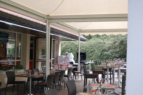 Гостиница Logis Hotel Le Gril в Лон-ле-Сонье