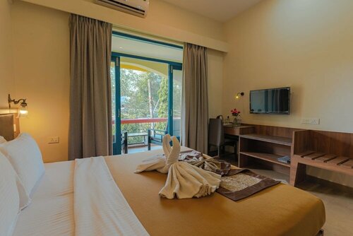 Гостиница Carina Beach Resort в Бенаулиме